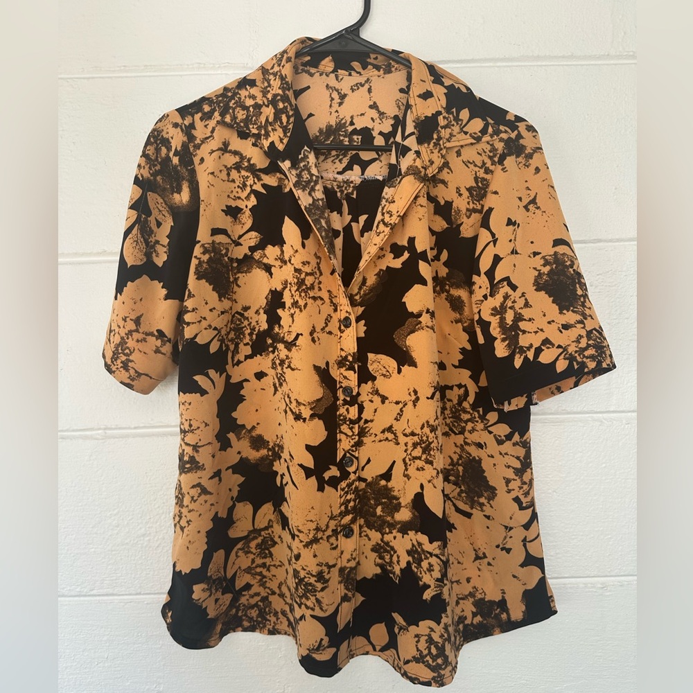 Casual short sleeve button up collared v neck blouse